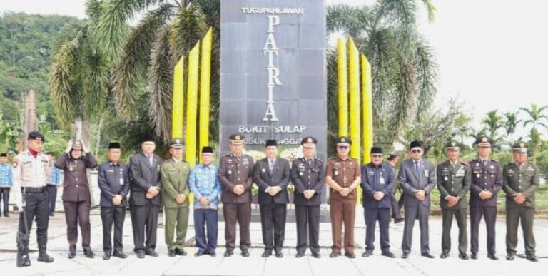 PJ Wali Kota Lubuk Linggau, H Koimudin Menjadi Inspektur Upacara Pada Peringatan Hari Pahlawan