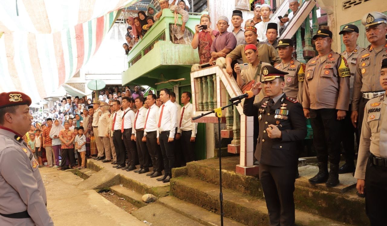Kapolres Lubuk Linggau AKBP Bobby Kusumawardana Pimpin Langsung Prosesi Pemakaman Alm Aipda Michael Herison