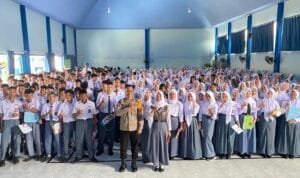 Dalam Rangka Mendukung Program  MPLS Tahun Ajaran 2025/2026 Satbinmas Memberi Pembekalan Kepada Para Siswa Baru SMKN 1