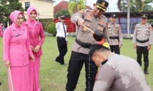 Upacara Kenaikan Pangkat 37 Personel Polres Musi Rawas, Tradisi Mandi Kembang Jadi Simbol Penghargaan
