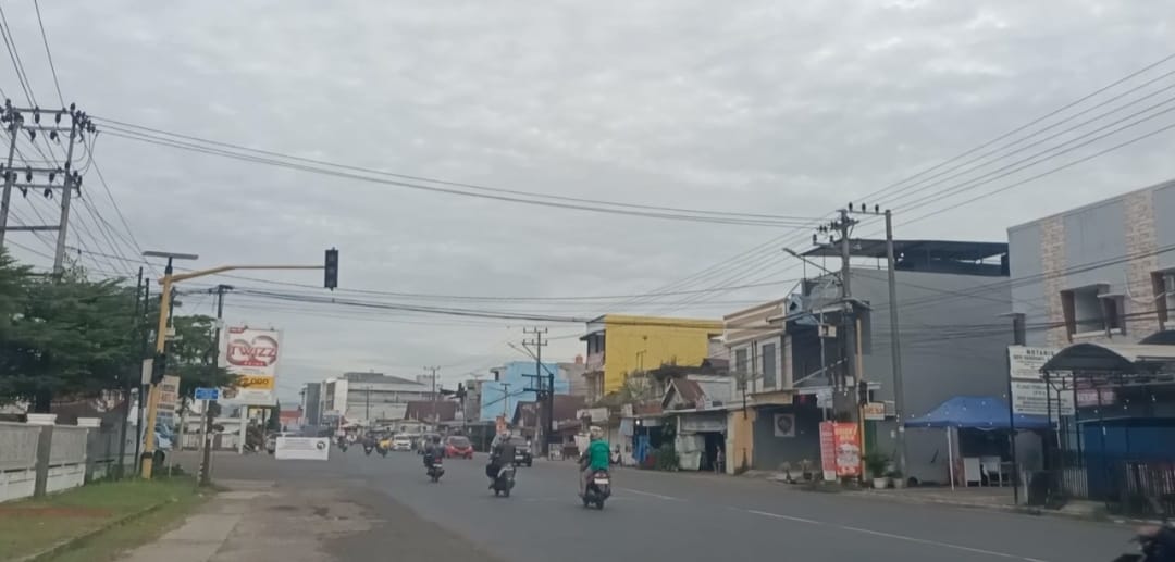 APILL di Simpang Tiga Kelurahan Air Kuti Kecamatan Lubuk Linggau Timur 1 Mengalami Kerusakan dan Mengganggu Arus Lalu Lintas