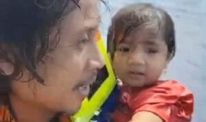 Abdul Rahman Selamatkan Anak Kecil Saat KM Barcelona V A Terbakar di Laut Talise