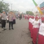 Berbagai  Kesatuan Personil Jajaran Polres Lubuk Linggau Mengatur Lalu Lintas Dalam Rangka  Lomba Gerak Jalan Tingkat SD Se-Kota Lubuk Linggau