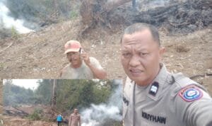 Tim Gabungan Dari Polsek Lubuk Linggau Utara 1 dan Redkar Kelurahan Belalau Memadamkan Karhutla