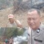 Tim Gabungan Dari Polsek Lubuk Linggau Utara 1 dan Redkar Kelurahan Belalau Memadamkan Karhutla