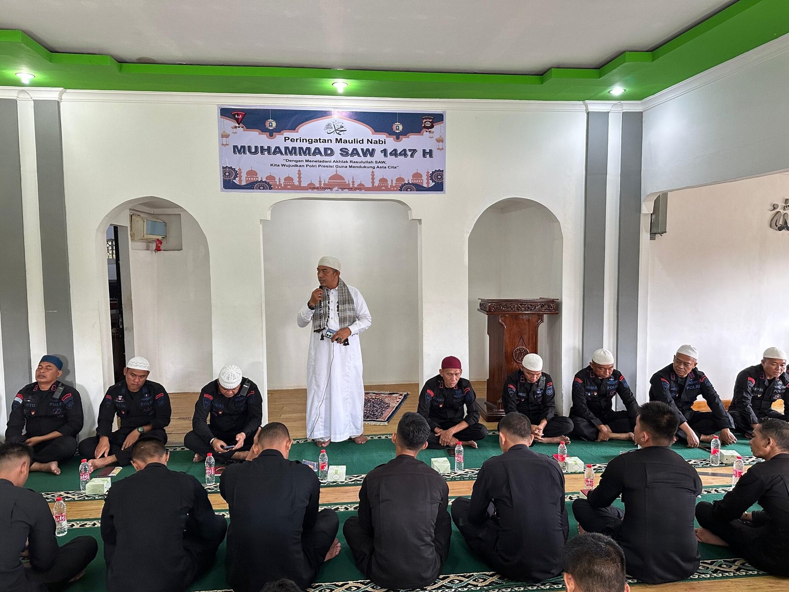 Perkuat Iman dan Teladani Sifat Rasul, Batalyon B Pelopor Rayakan Maulid Nabi di Musholla AT-Taqwa.