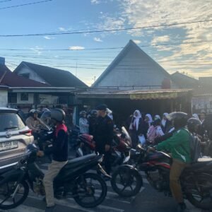 Pelayanan Publik Batalyon B Pelopor, Laksanakan Gatur Pagi di Titik Rawan Kemacetan Lubuklinggau.