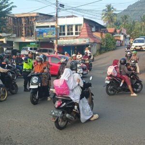Batalyon B Pelopor Hadir di Tengah Masyarakat, Gatur Pagi Lancarkan Titik Padat Lalu Lintas Lubuklinggau.
