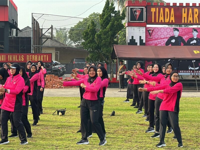 Pererat Kekompakan, Batalyon B Pelopor dan Bhayangkari Gelar Senam Bersama di Lubuklinggau.