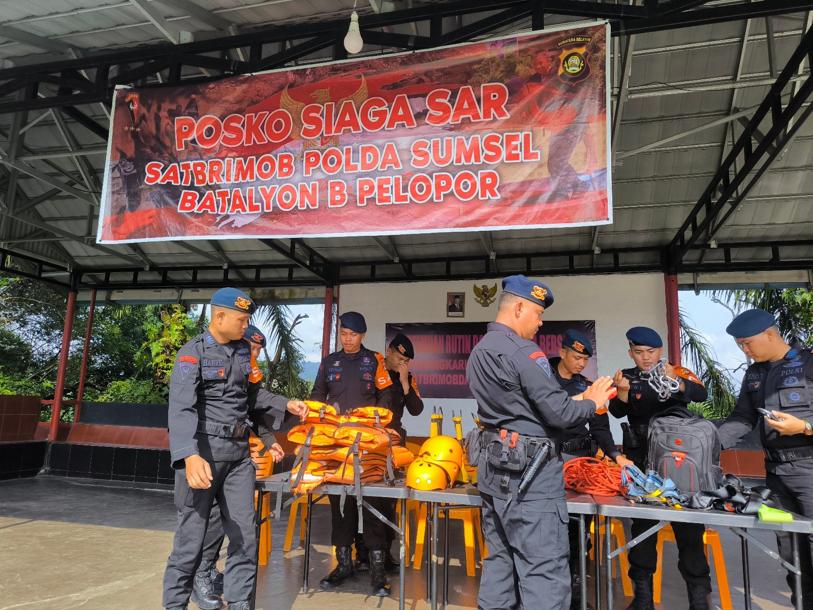 Siaga Cuaca Ekstrem, Tim SAR Brimob Batalyon B Tak Kenal Libur, Lihat Paktanya .