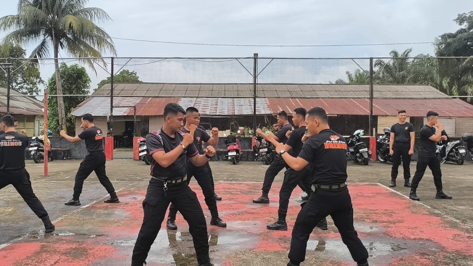 Batalyon B Pelopor Asah Ketangguhan Melalui Latihan AA Boxer.