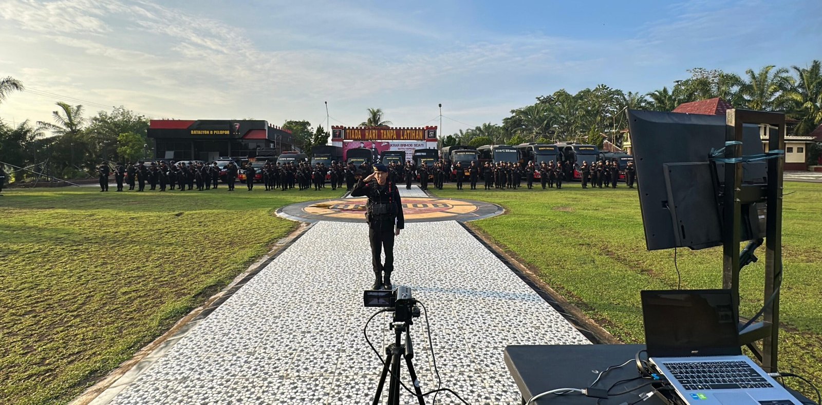 Satbrimob Polda Sumsel Batalyon B Pelopor Melaksanakan Apel Virtual Gelar Kendaraan Dan Peralatan : Pastikan Kesiapan Operasional Dan Respons