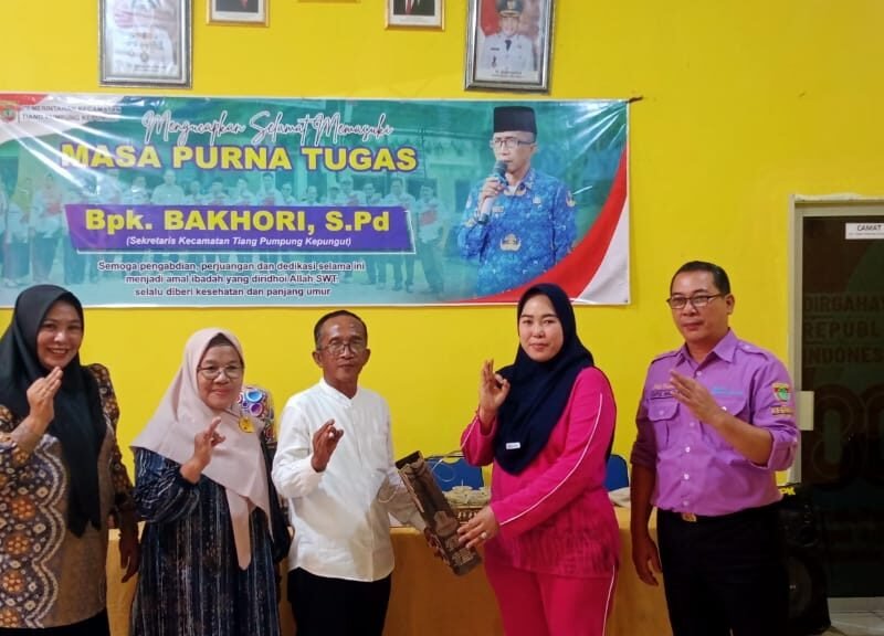 Tiang Pumpung Kepungut Sub-District Secretary, Bakhori, S.Pd, Retires: “Retirement Is Not the End, But the Beginning of a New Chapter”