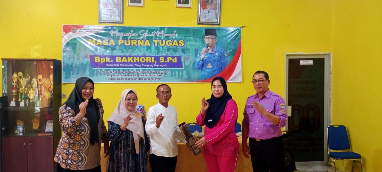 Tiang Pumpung Kepungut Sub-District Secretary, Bakhori, S.Pd, Retires: “Retirement Is Not the End, But the Beginning of a New Chapter”