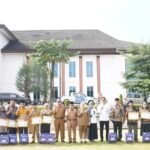 Bupati Ratna Machmud Serahkan Jaminan Kecelakaan Kerja dan Pensiunan Anumerta dari PT Taspen