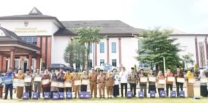 Bupati Ratna Machmud Serahkan Jaminan Kecelakaan Kerja dan Pensiunan Anumerta dari PT Taspen