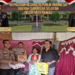 Jumat Barokah, Polsek Muara Beliti Salurkan Bantuan Sembako untuk Warga Kurang Mampu