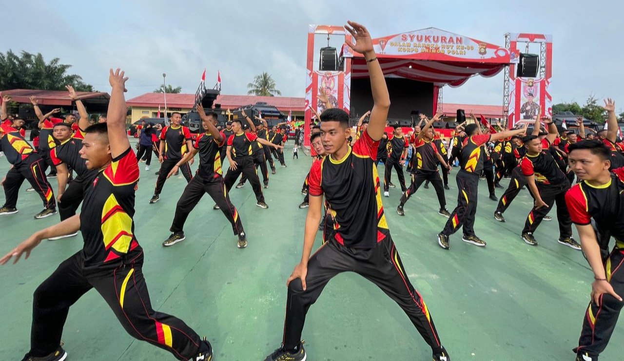 Batalyon B Pelopor Meriahkan Jalan Santai HUT ke-80 Korps Brimob Polri di Mako Satbrimob Polda Sumsel