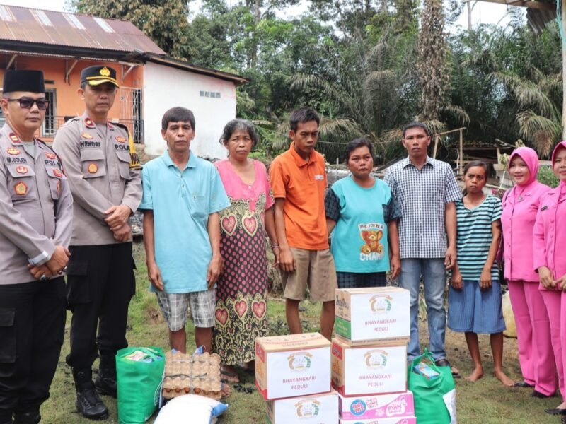 Polres Musi Rawas Salurkan Bantuan untuk Korban Kebakaran, Wakapolres Sampaikan Pesan Penting Kepada Warga