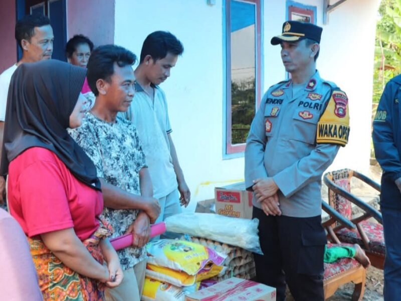 Wakapolres Musi Rawas Sambangi Keluarga Korban Tenggelam, Sampaikan Belasungkawa dan Bantuan