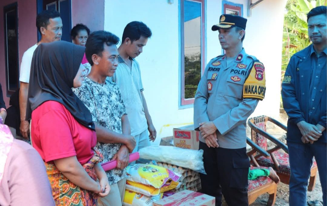 Wakapolres Musi Rawas Sambangi Keluarga Korban Tenggelam, Sampaikan Belasungkawa dan Bantuan
