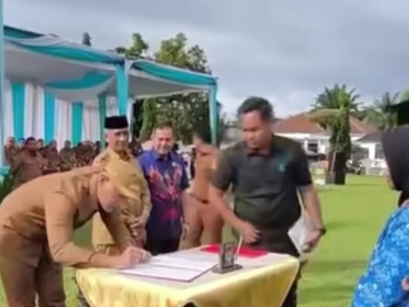 Wali Kota Lubuk Linggau Serahkan NI P3K Paruh Waktu, Kenaikan Gaji Disesuaikan Mulai 2026