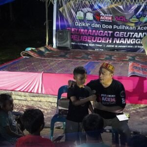 Ustadz Bachtiar Nasir Pimpin Doa, Salurkan Bantuan untuk Korban Bencana di Aceh