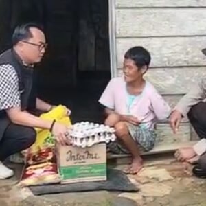 Jum’at Berkah, Polsek Muara Beliti Polres Musi Rawas Berbagi Sembako kepada Warga