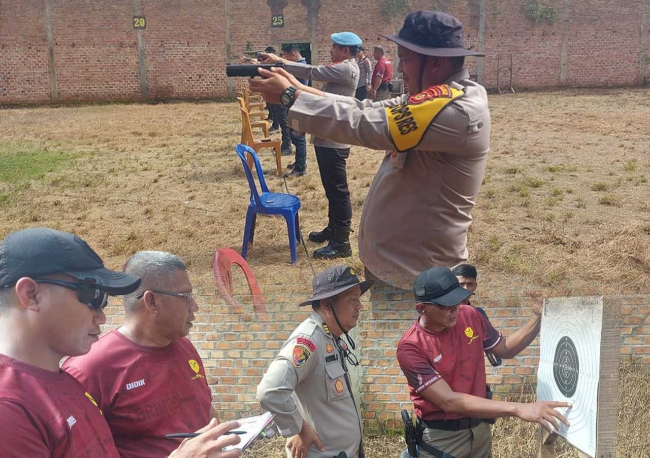 Satbrimob Polda Sumsel Batalyon B Pelopor Kembali Terlibat dalam Ujian Menembak Personel Polres Muratara