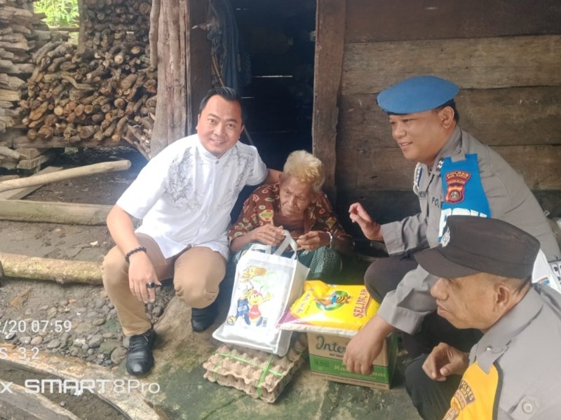 Polsek Muara Beliti Gelar Program MANG BELITI Jumat Berkah, Bantu Lansia Hidup Sebatang Kara