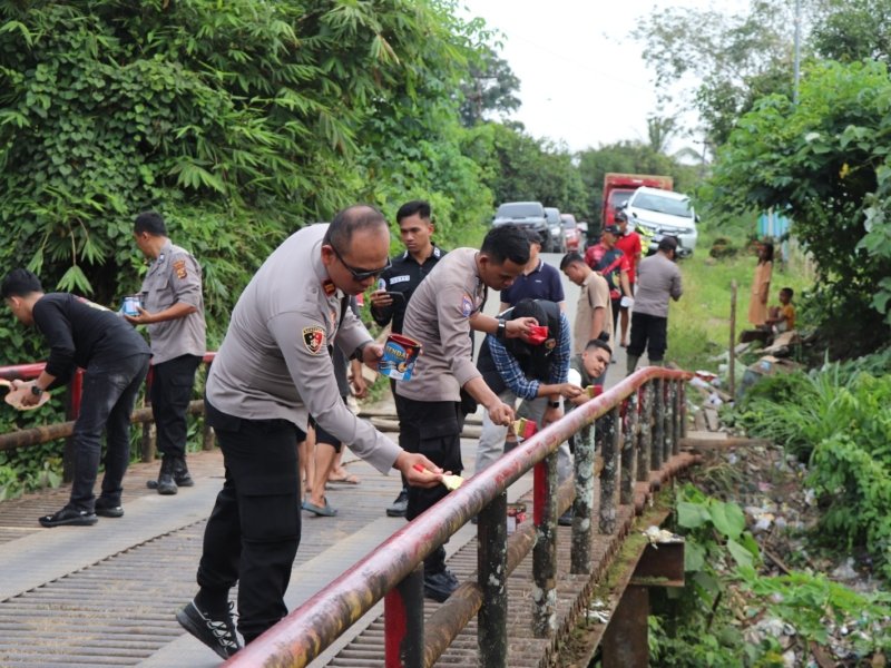 Dukung Program Asta Cita, Polres Musi Rawas Renovasi Jembatan Besi Sungai Pring di Desa Pulau Panggung