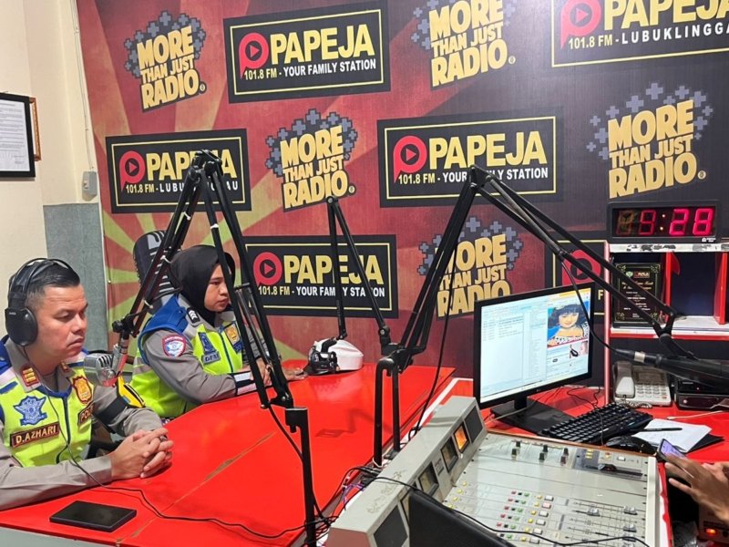 Polantas Menyapa Sahabat Radio Papeja, Sat Lantas Polres Lubuk Linggau Edukasi Masyarakat Jelang Mudik Lebaran