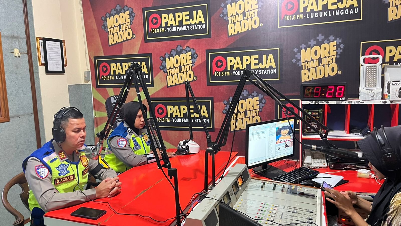 Polantas Menyapa Sahabat Radio Papeja, Sat Lantas Polres Lubuk Linggau Edukasi Masyarakat Jelang Mudik Lebaran
