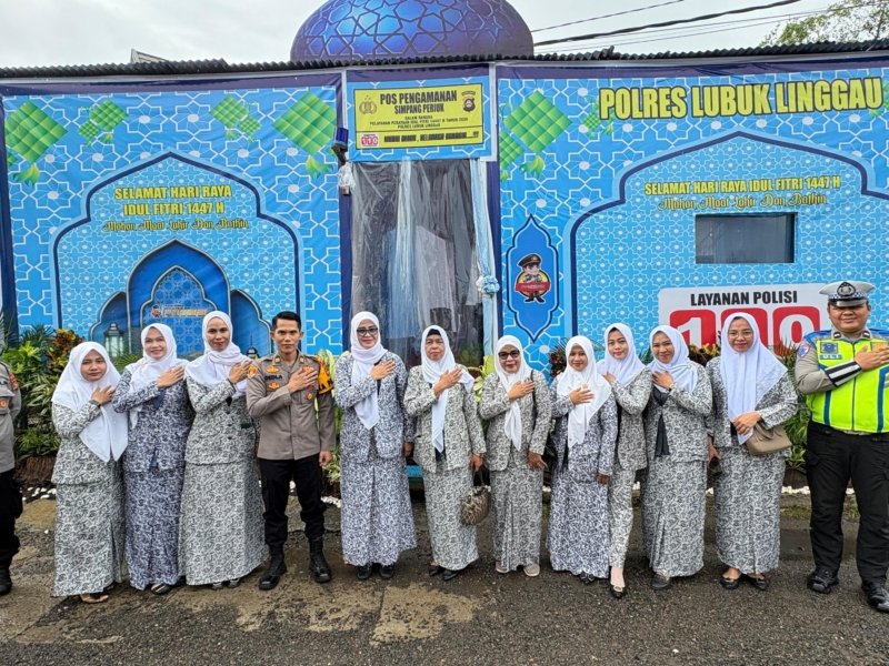 IBI Lubuk Linggau Beri Dukungan ke Pos Pam Operasi Ketupat Musi 2026, Serahkan Bingkisan untuk Petugas