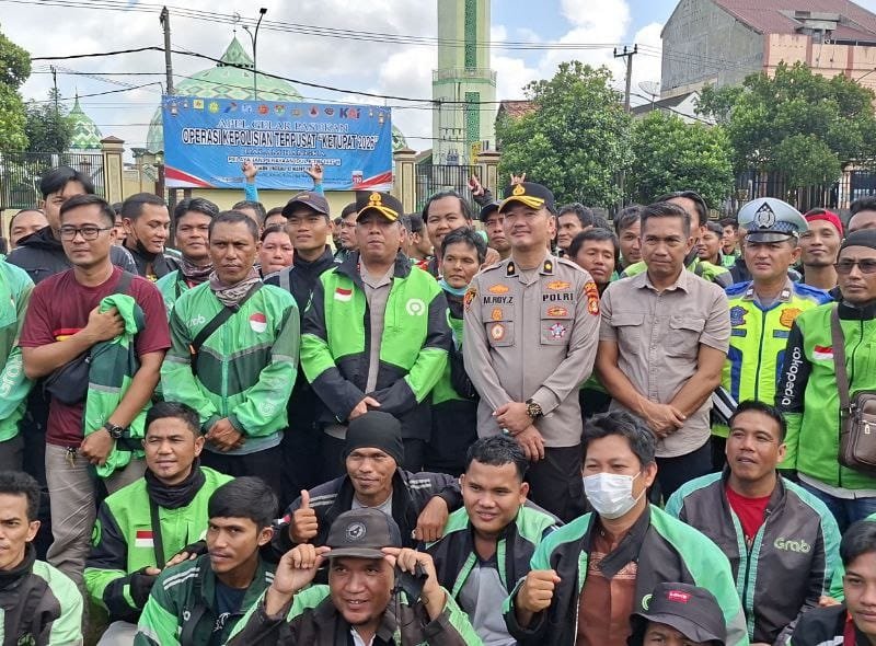 Ratusan Ojol Padati Mapolres Lubuk Linggau, Dukung Keselamatan Berlalu Lintas dan Terima Sembako Gratis