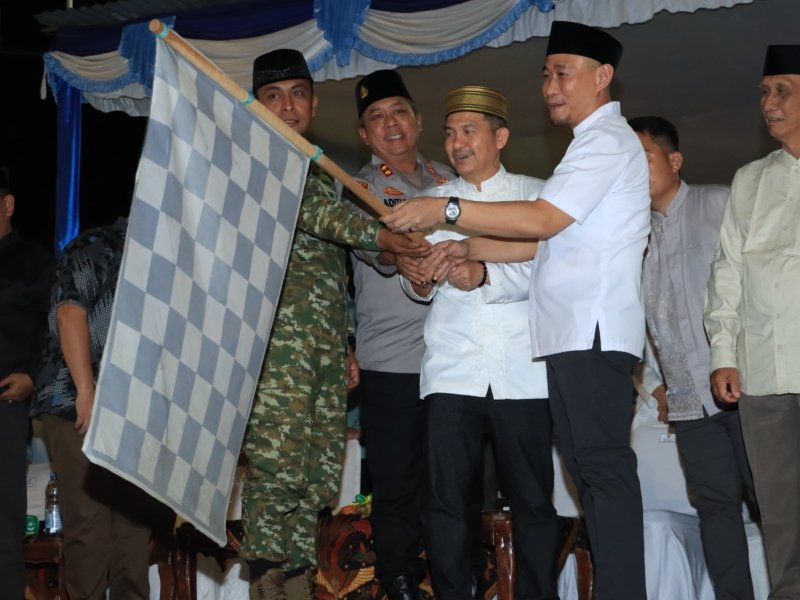 Ribuan Warga Meriahkan Pawai Takbiran di Lubuk Linggau, Kapolres Pastikan Keamanan