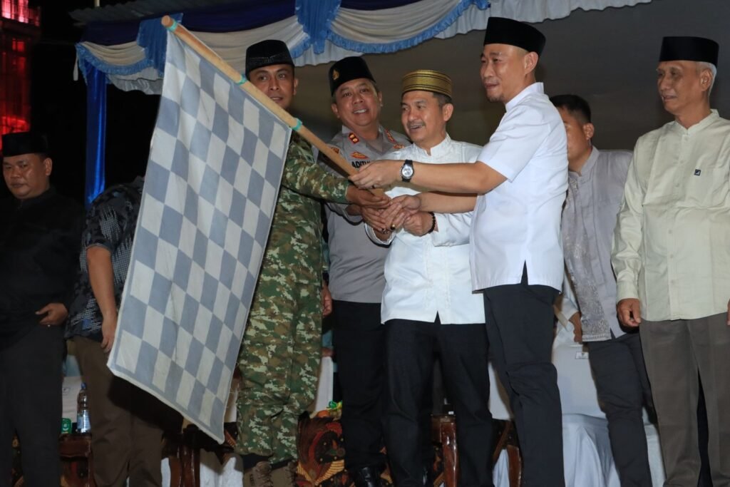 Ribuan Warga Meriahkan Pawai Takbiran di Lubuk Linggau, Kapolres Pastikan Keamanan