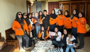 Srikandi Pemuda Pancasila Jombang Bagikan 300 Takjil dan Iftar di Bandar Kedungmulyo