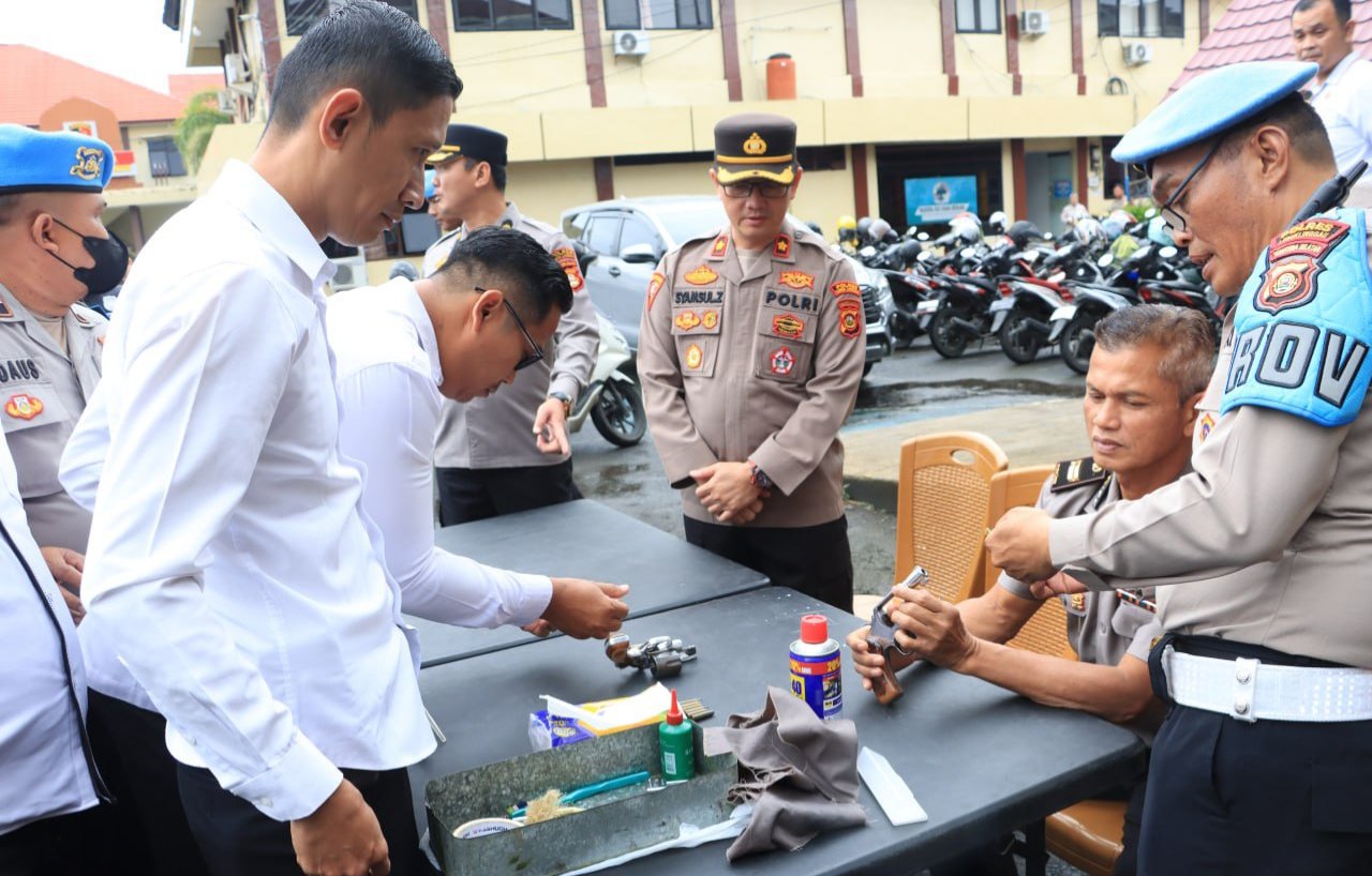 Wakapolres Lubuk Linggau Pimpin Pemeriksaan Senpi dan Kendaraan Dinas