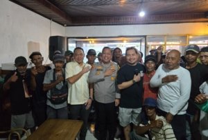 Kapolres Lubuk Linggau Berbagi Kebahagiaan dengan Pejuang Nafkah di Jalanan Jelang Lebaran