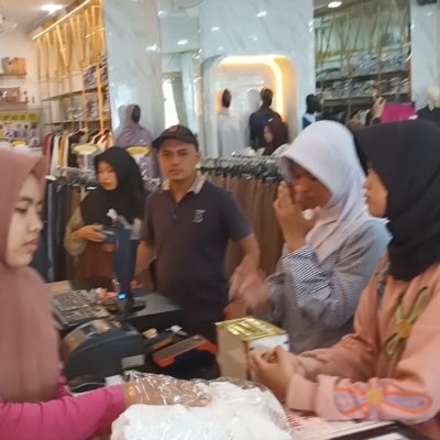 Indahnya Berbagi di Bulan Ramadan, Anak Yatim Kali Serayu Diajak Belanja Baju Lebaran