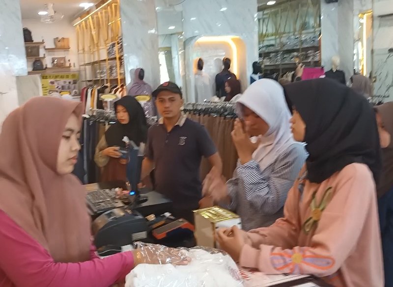 Indahnya Berbagi di Bulan Ramadan, Anak Yatim Kali Serayu Diajak Belanja Baju Lebaran