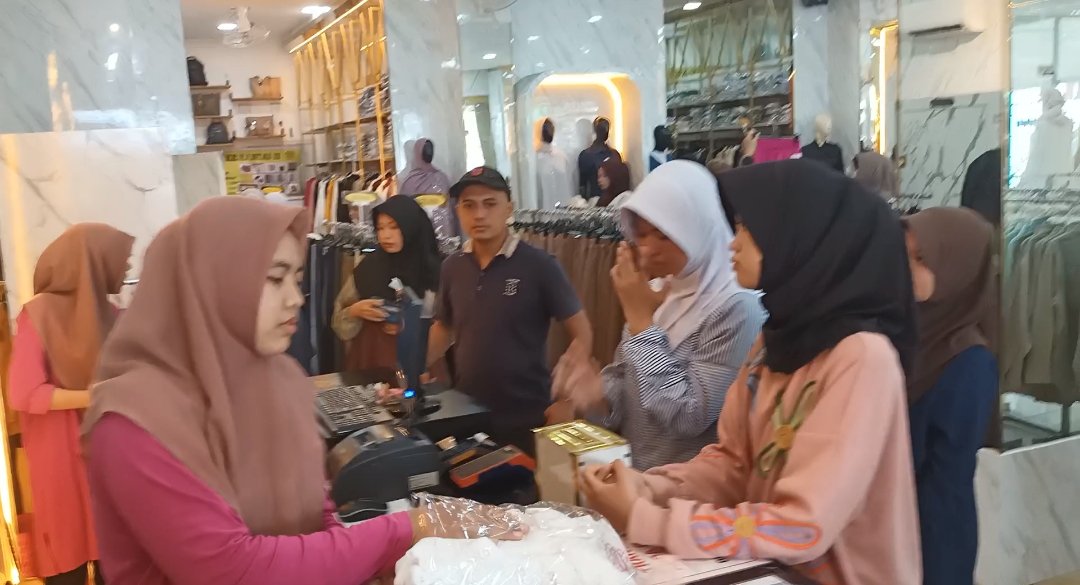 Indahnya Berbagi di Bulan Ramadan, Anak Yatim Kali Serayu Diajak Belanja Baju Lebaran