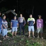 Polisi Sigap Tanggap Bencana, Bhabinkamtibmas Batu Urip Sisir Lokasi Dampak Angin Kencang