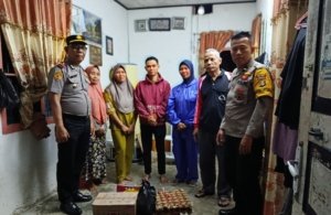 Kapolsek Lubuk Linggau Timur I Salurkan Bantuan untuk Korban Angin Kencang, Wujud Nyata Kepedulian Polri