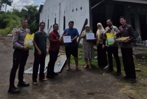 Saling Peduli! Camat Lubuk Linggau Utara II Bersama Polri Salurkan Bantuan Korban Puting Beliung di Batu Urip