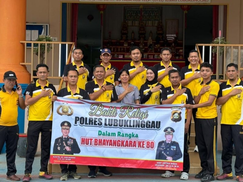 Menyentuh! Polisi Bersihkan Vihara dan Klenteng, Bukti Toleransi di Lubuk Linggau