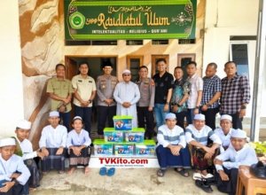Kapolres Musi Rawas Sambangi Ponpes Raudlatul Ulum, Salurkan Bantuan Kapolda Sumsel