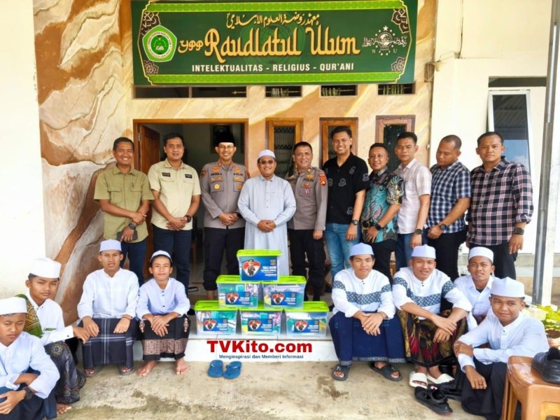 Kapolres Musi Rawas Sambangi Ponpes Raudlatul Ulum, Salurkan Bantuan Kapolda Sumsel