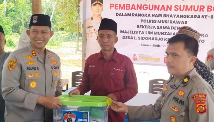 Raih Peringkat Pertama Pembangunan Sumur Bor Terbanyak se-Sumsel, Kapolres Musi Rawas Terima Apresiasi Kapolda Saat Resmikan Sumur Bor di Desa L Sidoarjo